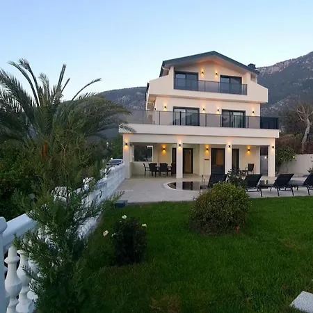 White Deluxe Oeluedeniz Villa *