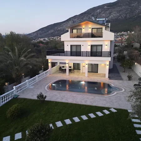 White Deluxe Oeluedeniz Villa